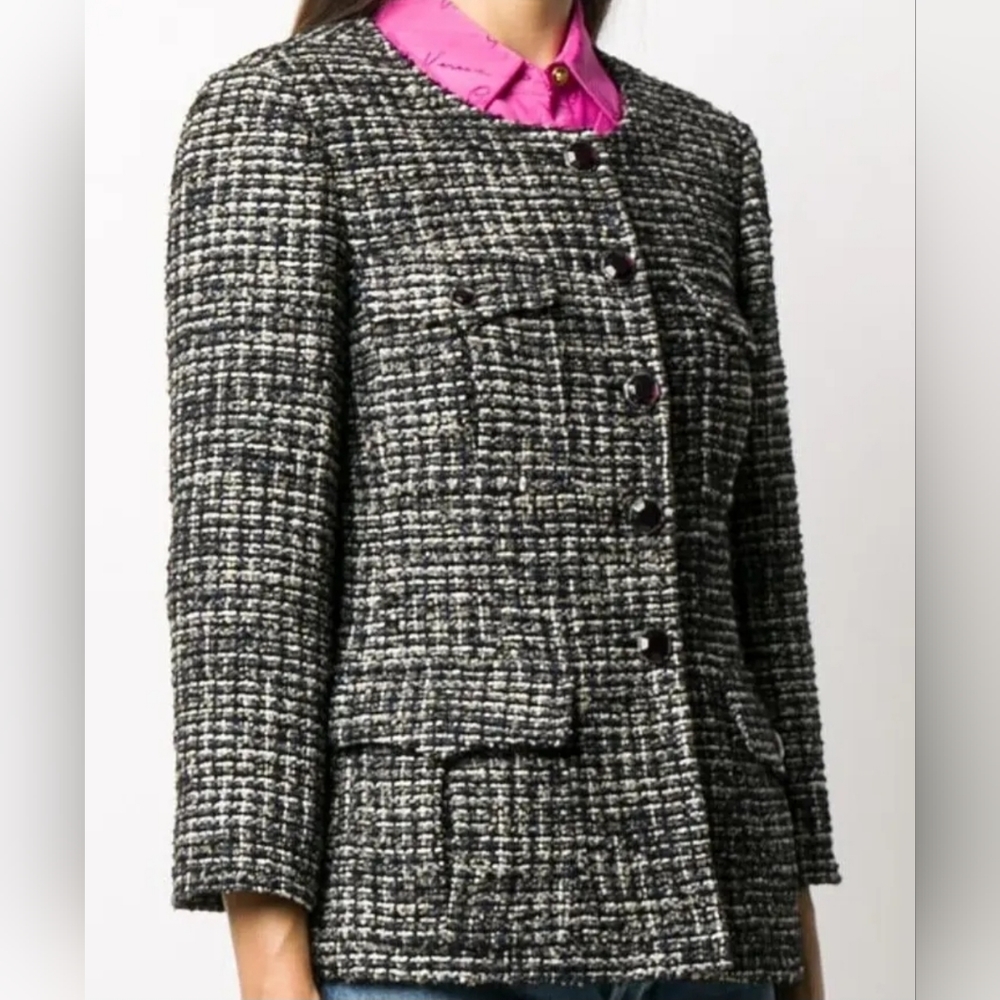 Authentic Chanel tweed jacket sz 36 M8679 12A
